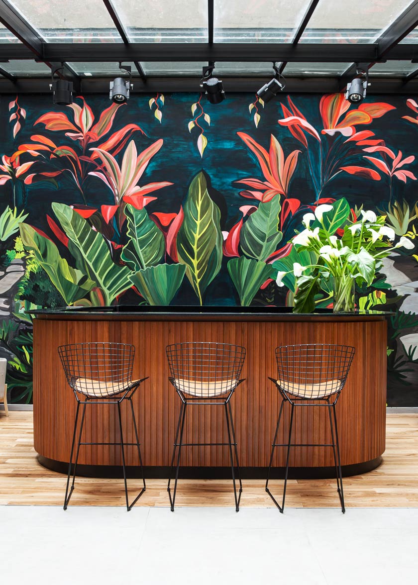 arroyo hotel diseño de interiores argentino bar barra de bar mural flores