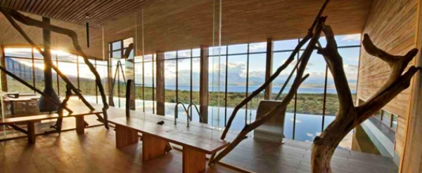 Hotel Tierra Patagonia eco-lujo de longitud por Arquitectos Cazú Zegers